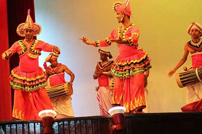 Kandy Dance Show | elephanttoe.com