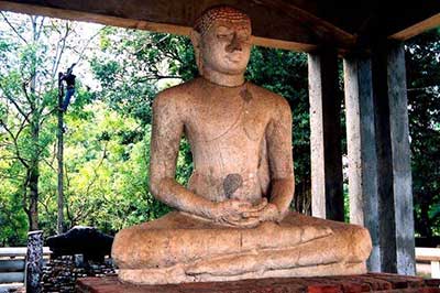 Samadhi Pilimaya Anuradhapura | elephanttoe.com