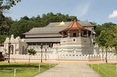 Tooth Relic Temple Kandy | elephanttoe.com 